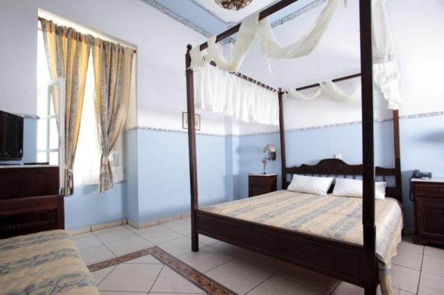 Monte Kristo Hotel Ermoupoli Room photo